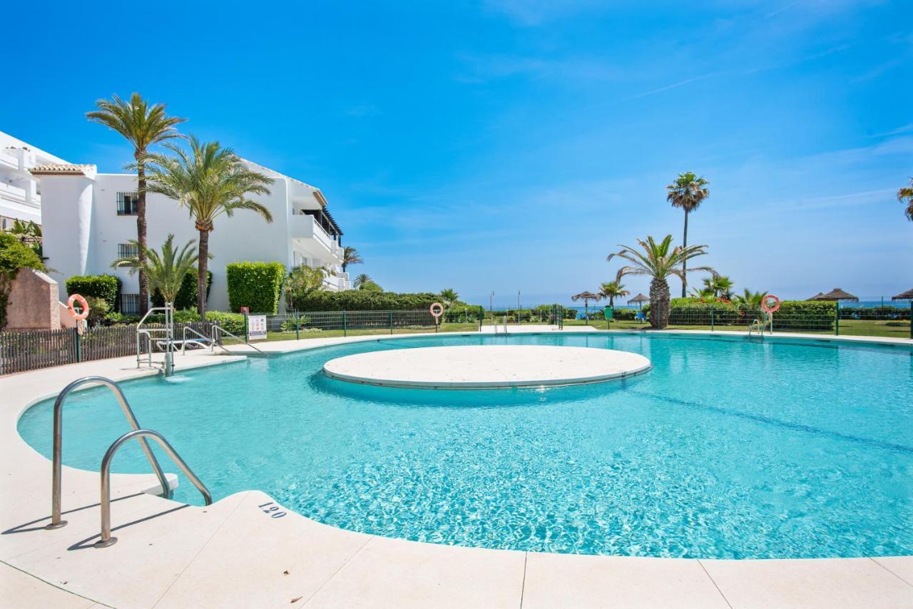 Frontline Beach Apartment Miraflores Sitio de Calahonda Exterior photo