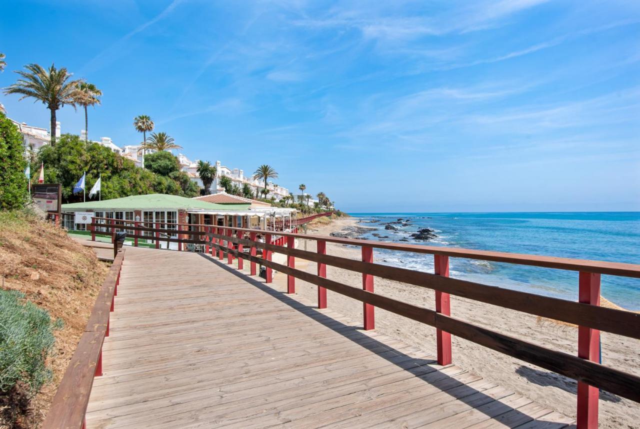 Frontline Beach Apartment Miraflores Sitio de Calahonda Exterior photo